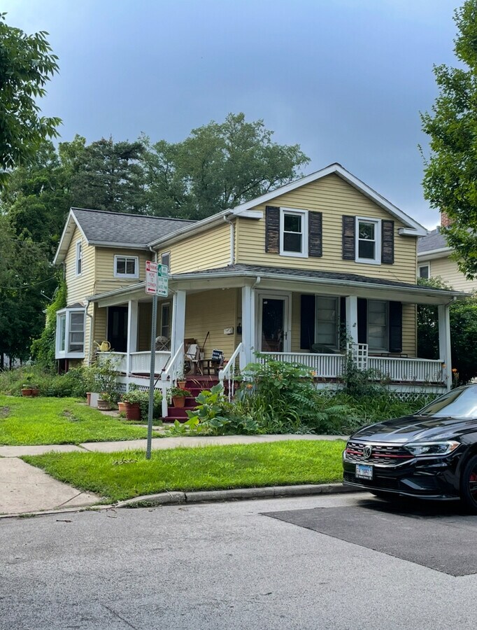 Photo - 209 Center St House