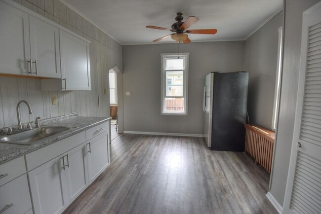 Photo - 325 E Main St Unit A