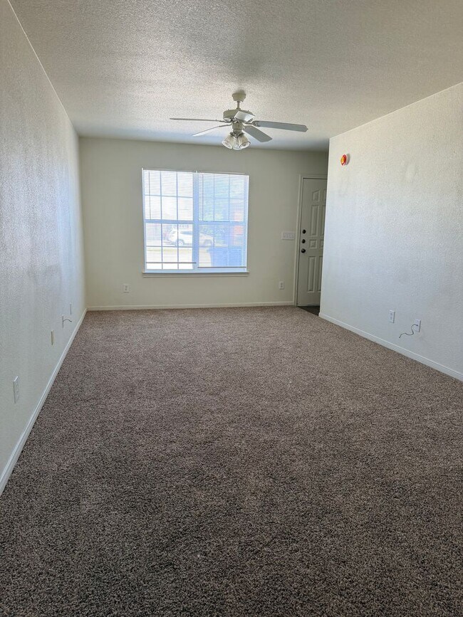 Photo - 3204 Hereford Ln Unit B