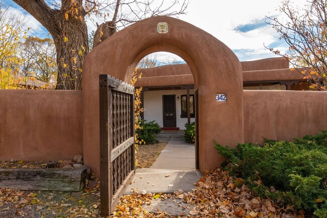 Santa Fe Authentic Home in Downtown Santa Fe! - Santa Fe Authentic Home in Downtown Santa Fe!