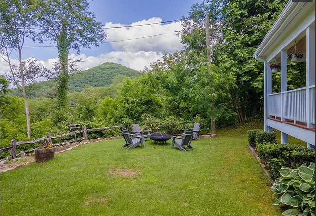 Photo - 205 Blue Stone Trail