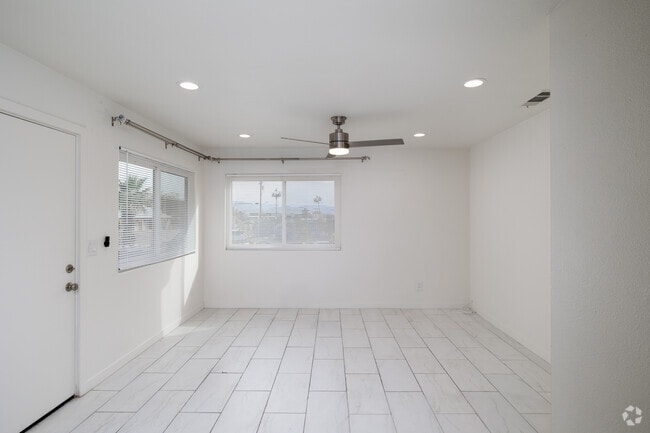 2BR, 1 BA - 850SF - Living Room