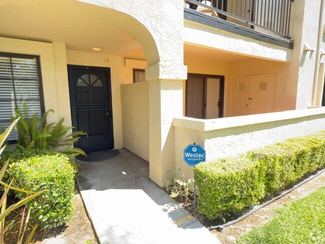 Building Photo - Charming 1 Bedroom Condo in Stoney Brook