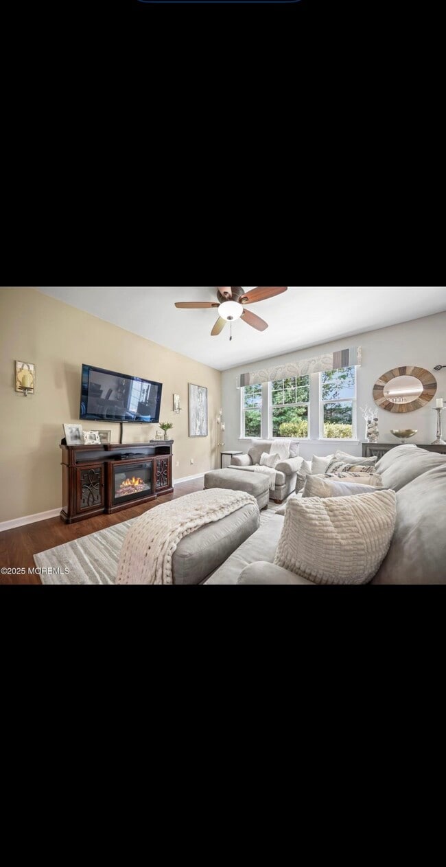 Photo - 100 Pine St
