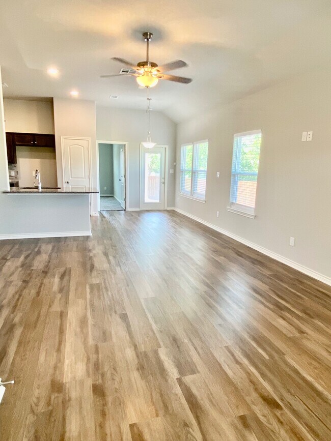 Photo - 1512 Dansby St