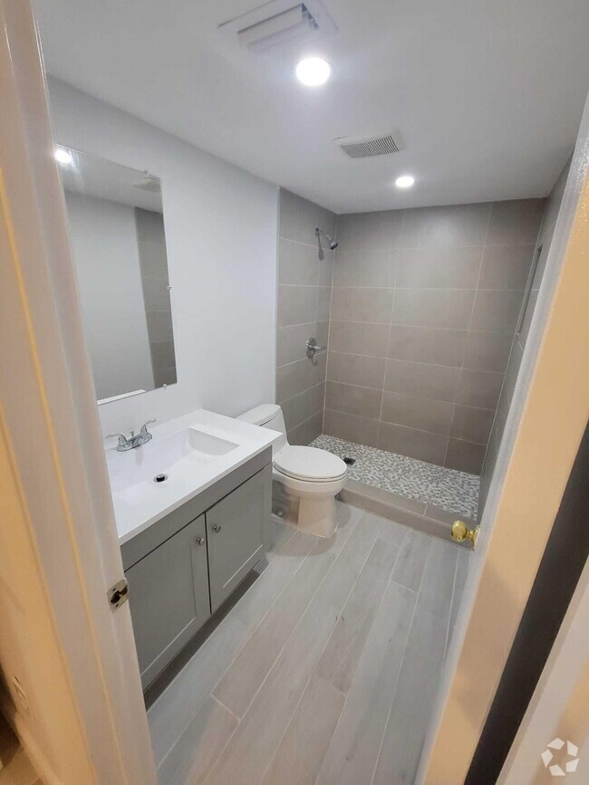 Building Photo - 1233 SW 46th Ave Rental