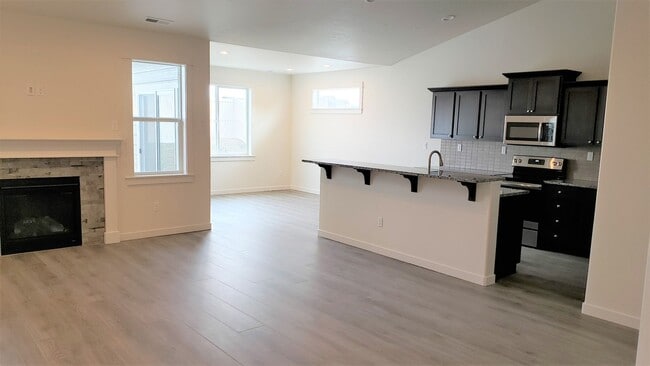 Photo - Like New Meridian Home!