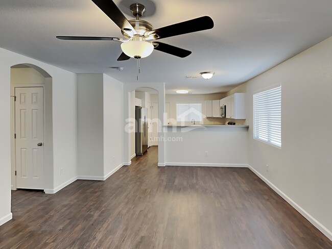 Photo - 813 E Nardini St