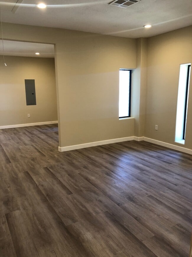 Photo - 3911 Fulton St