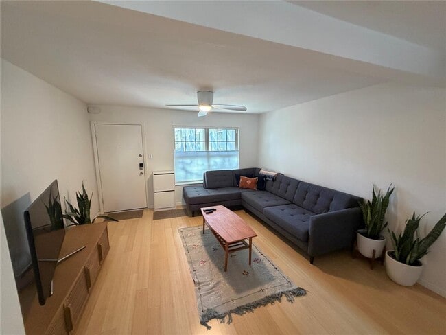 Building Photo - 300 Crockett St Unit 201