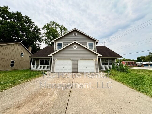 Photo - 307 E Main St
