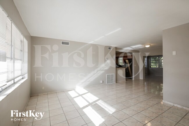 Photo - 621 SW 69th Terrace