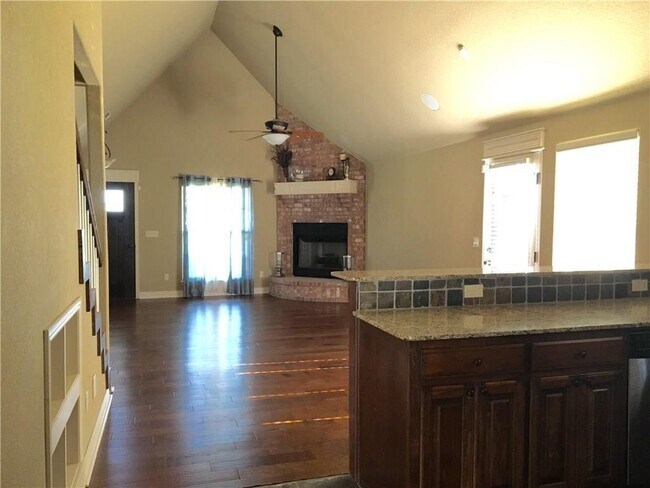 Photo - 3801 S W Capstone Ave