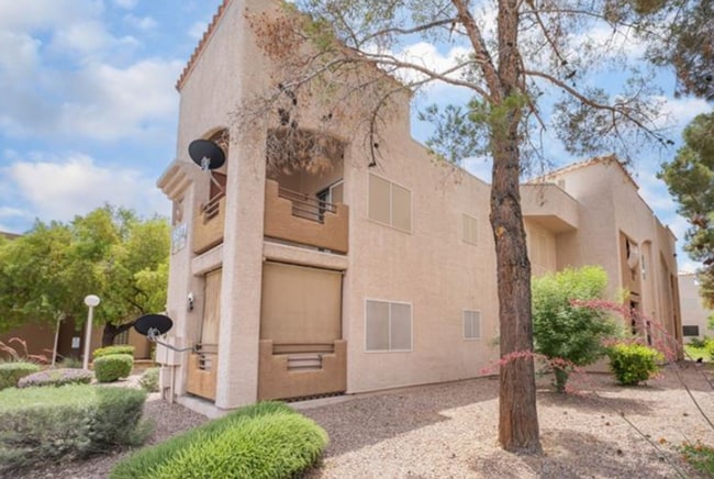 Building Photo - INVITING 2 BEDROOM TOP FLOOR CONDO IN A CE...