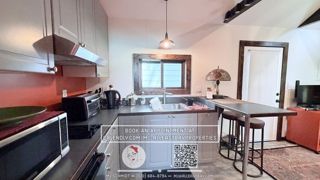 Photo - 1224A Stannage Ave.