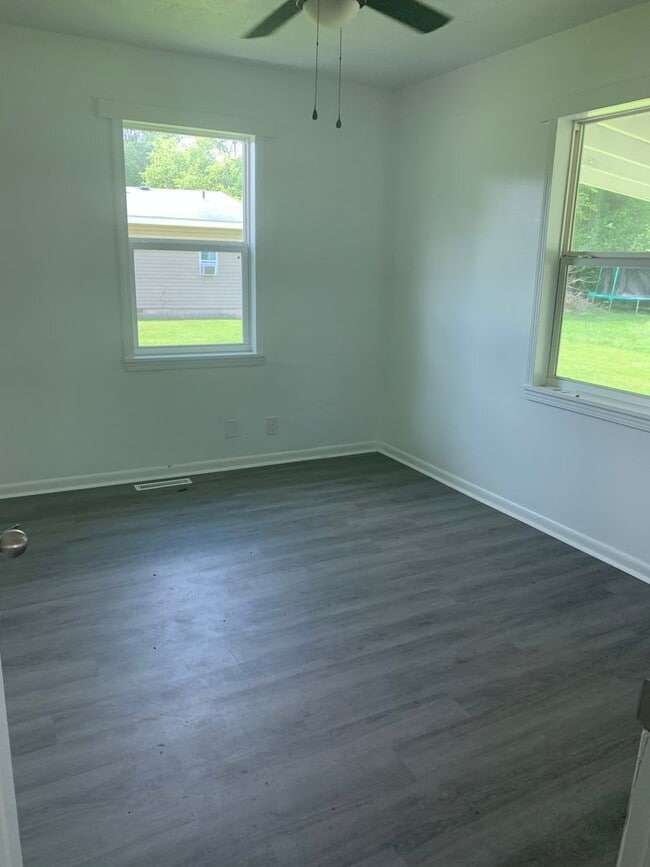 Photo - 2 bedroom 1 bathroom duplex with a Carport