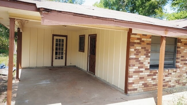 Building Photo - 59 Charmingdale Dr N