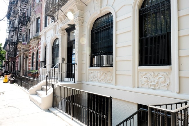 Photo - 332-334 E 18 Street