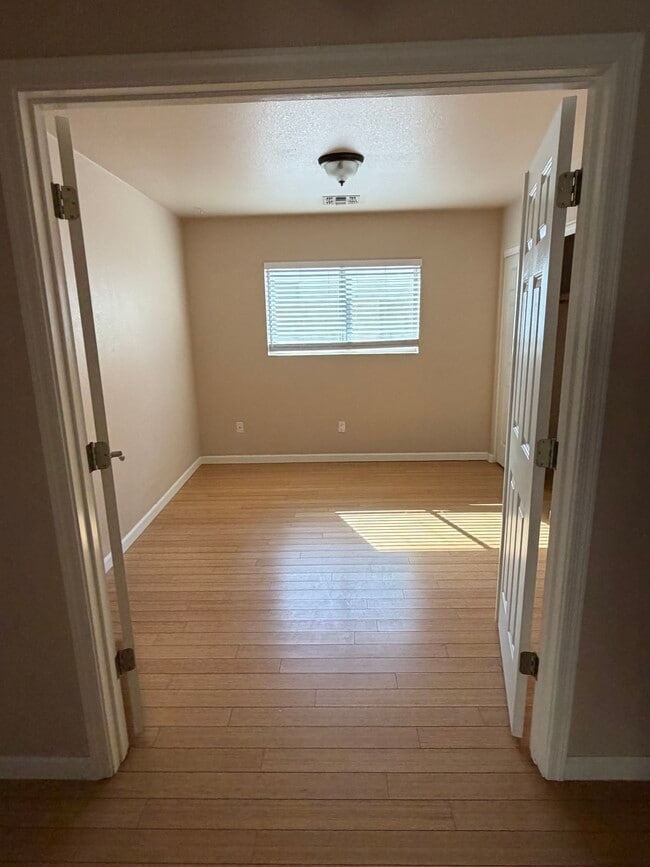 1288 E Linda Ln