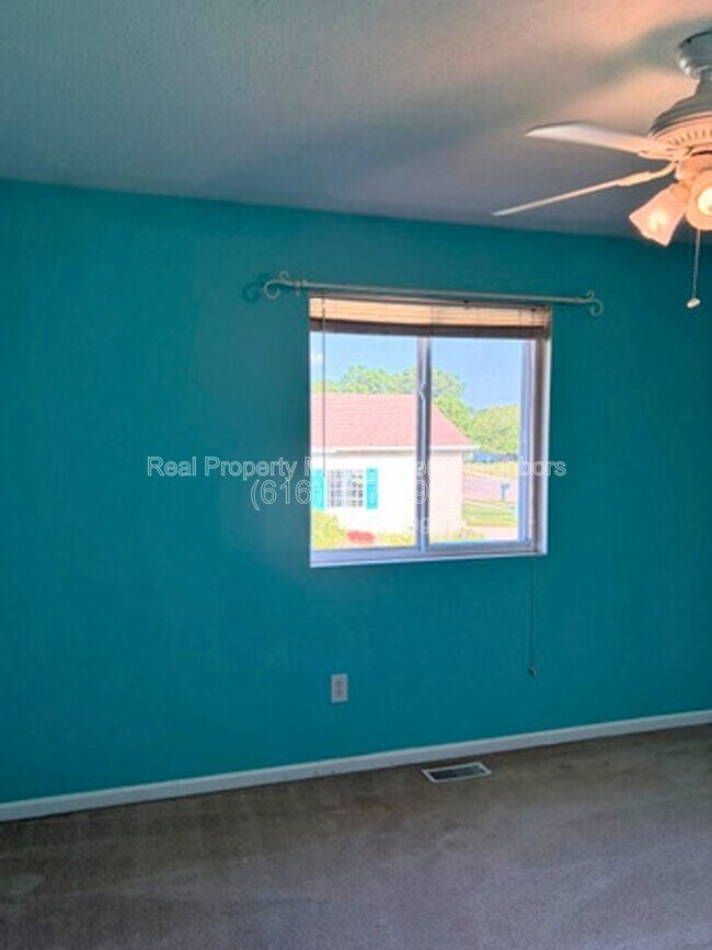 Photo - 1636 Northbend Dr NE