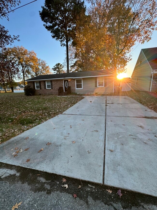 Building Photo - Sparrow Rd Chesapeake