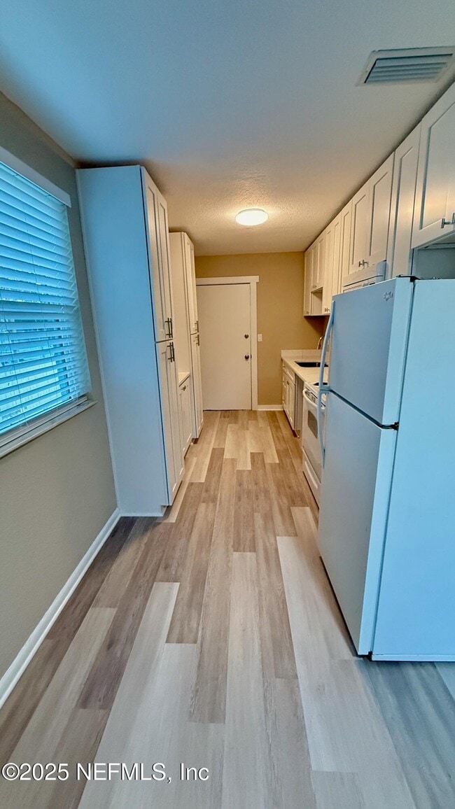 Photo - 696 Kestner Rd