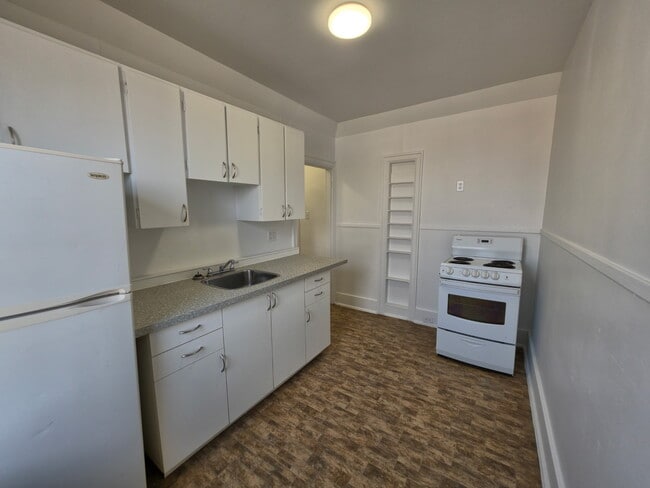 Building Photo - 429 Qu'Appelle Ave Unit 31