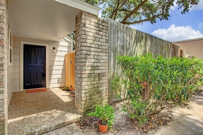 Photo - 1074 Apache Falls Dr