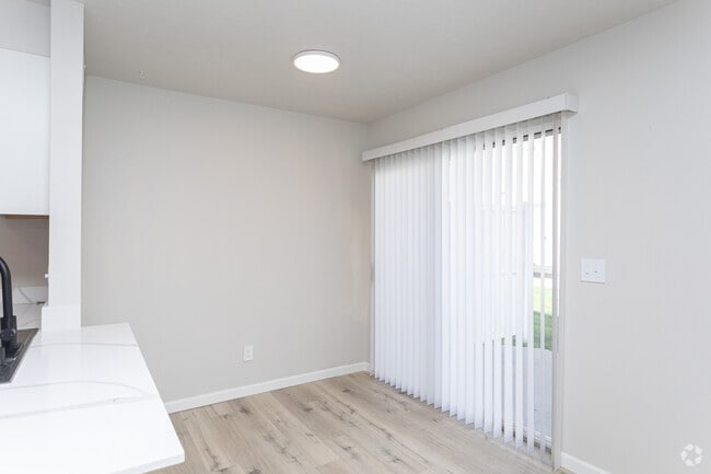 3BR, 1.5BA - 1,255SF - Dining Area