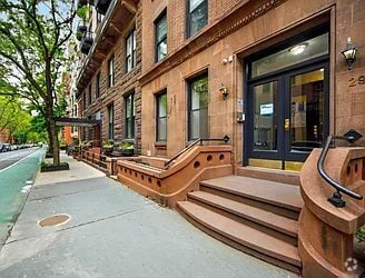 Building Photo - 29 W 12th St Unit 5B Rental