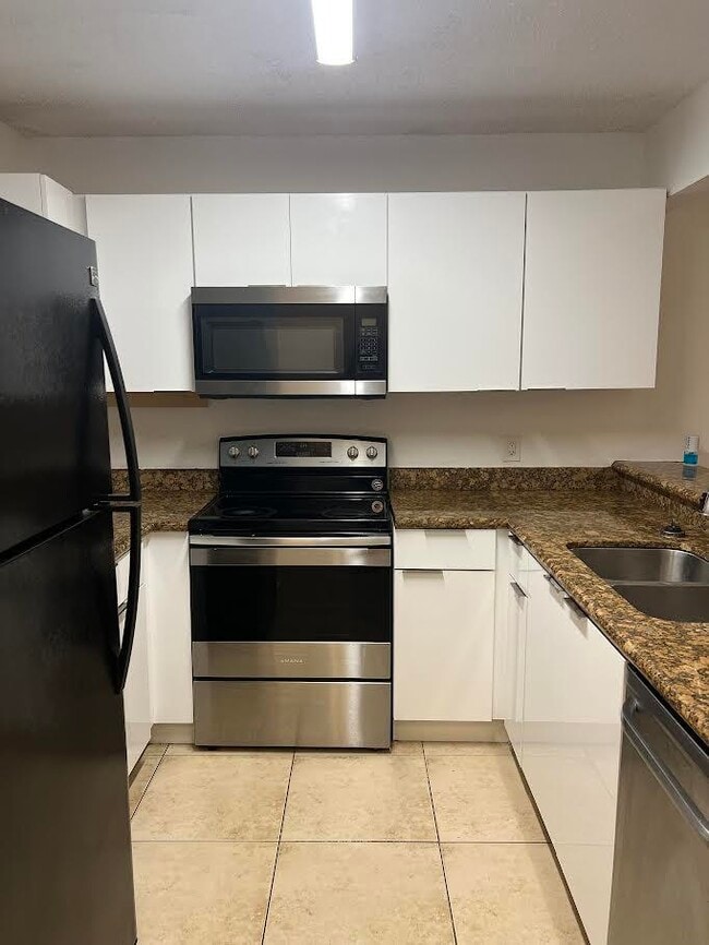 Photo - 1453 Lake Crystal Dr Unit B