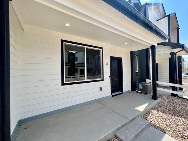 Photo - 3916 Crater St