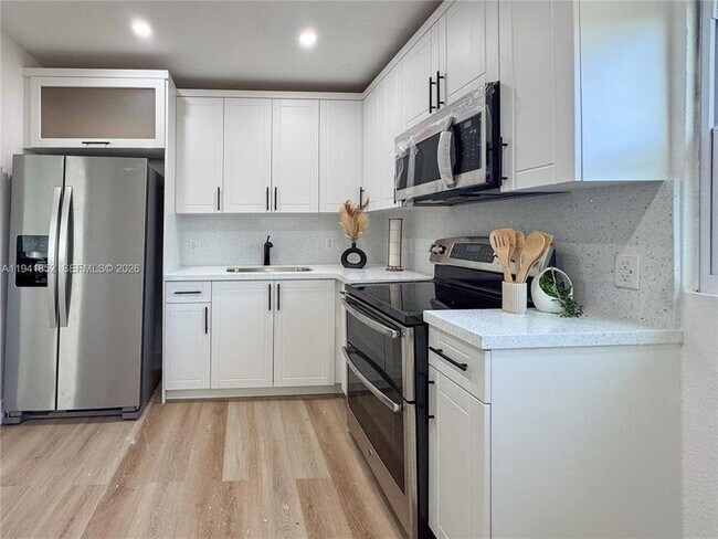 Photo - 953 NE 37th St