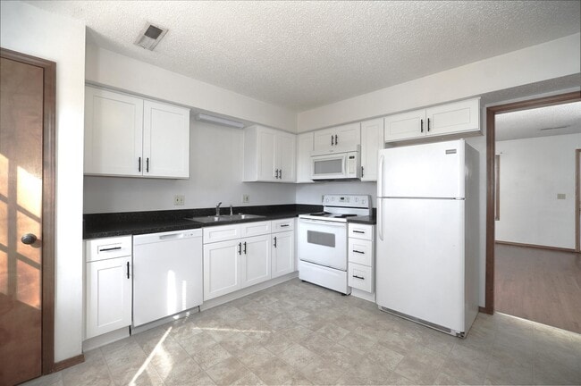 Building Photo - 1207 N Main St Unit B