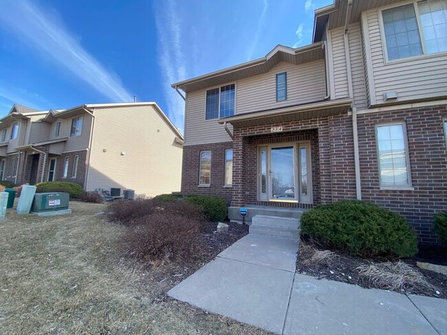 $1,600 | 2 Bedroom, 2.5 Bathroom Townhouse... - $1,600 | 2 Bedroom, 2.5 Bathroom Townhouse...