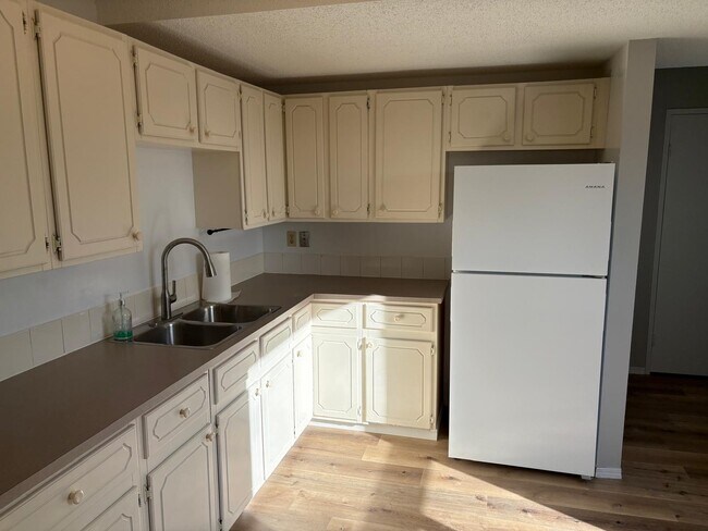 Photo - 3 Bedroom Townhouse in Whitehorn Unit 1