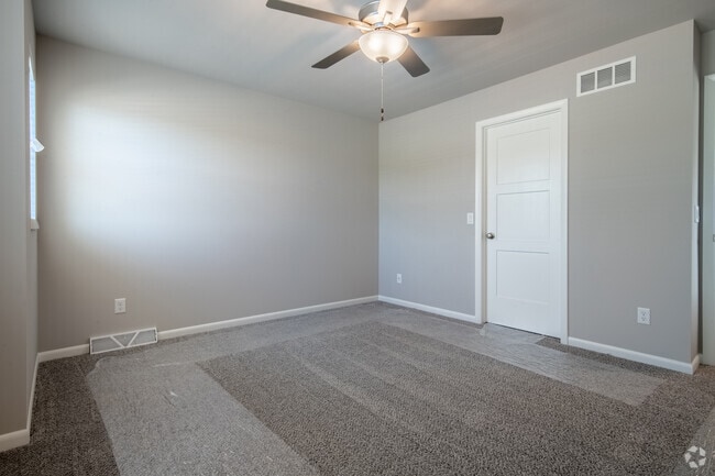 3BR, 2.5BA - 1615SF