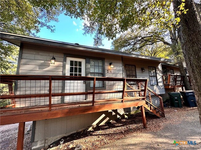 Photo - 899 Hillyer St