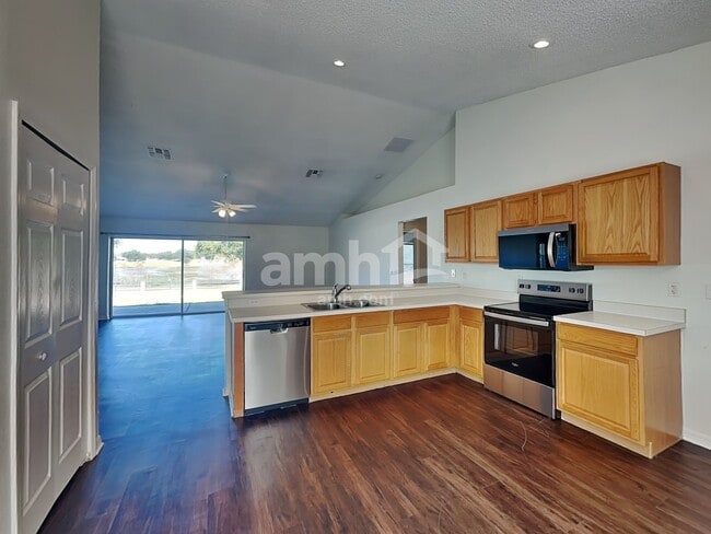 Photo - 1037 Sandhill St