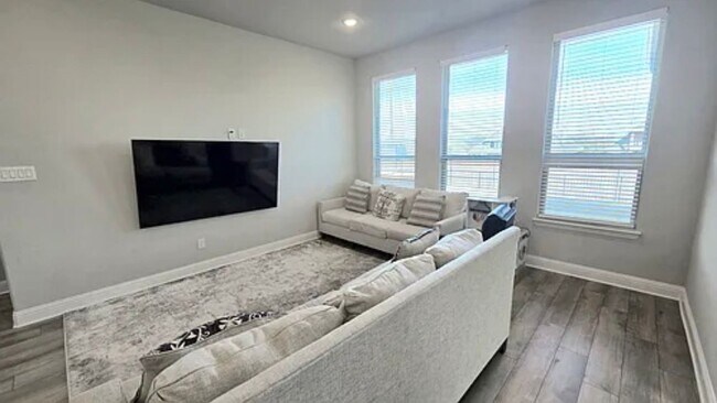 Photo - 2719 Lazy Pne Ln