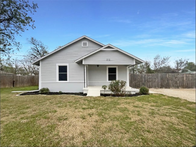 Building Photo - 212 4th St