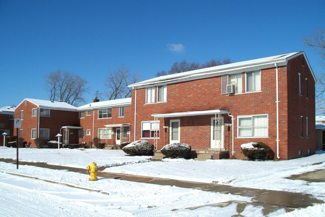 Primary Photo - Miller Greens Apartments