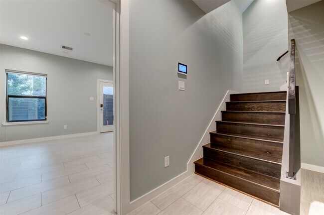 Photo - 1211 Thompson St