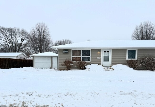 Building Photo - Reilly duplex Unit 619 14th Street SE