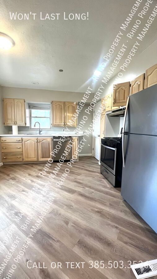 Building Photo - 3 Bedroom/ 2 Bathroom Duplex in Spanish Fork Unit A Rental