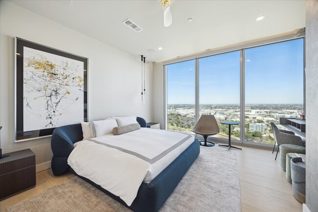 Building Photo - 1711 Allen Pkwy Unit 2506