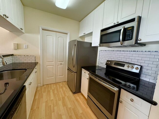 Photo - Beautiful 1 bedroom, 1 bath condo downtown Walnut Creek. In-unit washer & dryer! Unit 414