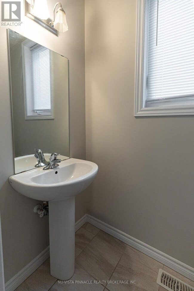 Photo - 1733 O'Hanlan Cross