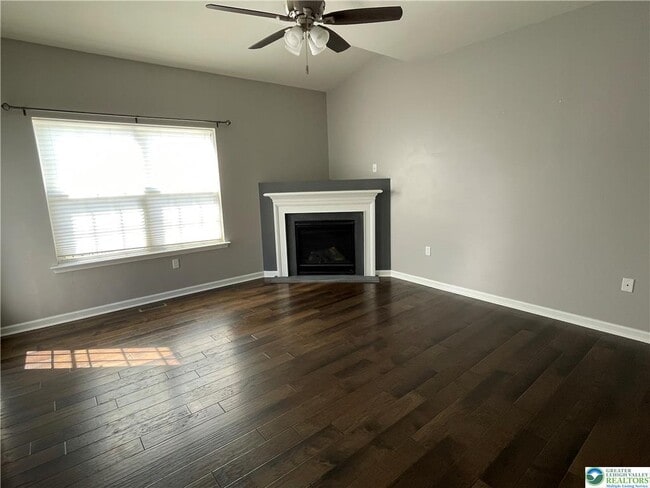 Photo - 1350 Caspian St