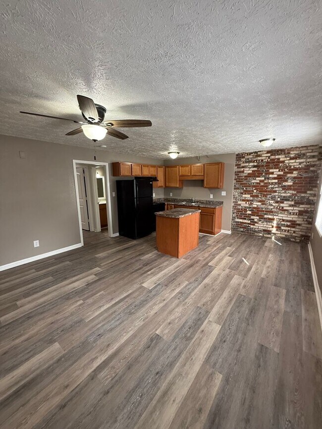 Photo - Evergreen Apartments